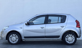 RENAULT SANDERO PRIVILEGE AT 1.6 2013 PRATA completo