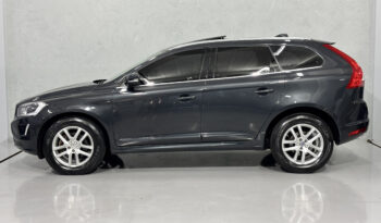 VOLVO XC60 D5 MOMENTUM AUTOMÁTICO 2.0 DIESEL 2017 completo