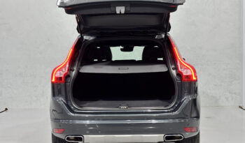 VOLVO XC60 D5 MOMENTUM AUTOMÁTICO 2.0 DIESEL 2017 completo