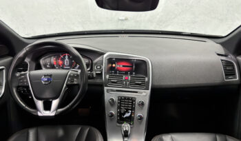 VOLVO XC60 D5 MOMENTUM AUTOMÁTICO 2.0 DIESEL 2017 completo