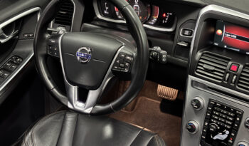 VOLVO XC60 D5 MOMENTUM AUTOMÁTICO 2.0 DIESEL 2017 completo