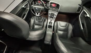VOLVO XC60 D5 MOMENTUM AUTOMÁTICO 2.0 DIESEL 2017 completo