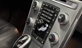 VOLVO XC60 D5 MOMENTUM AUTOMÁTICO 2.0 DIESEL 2017 completo