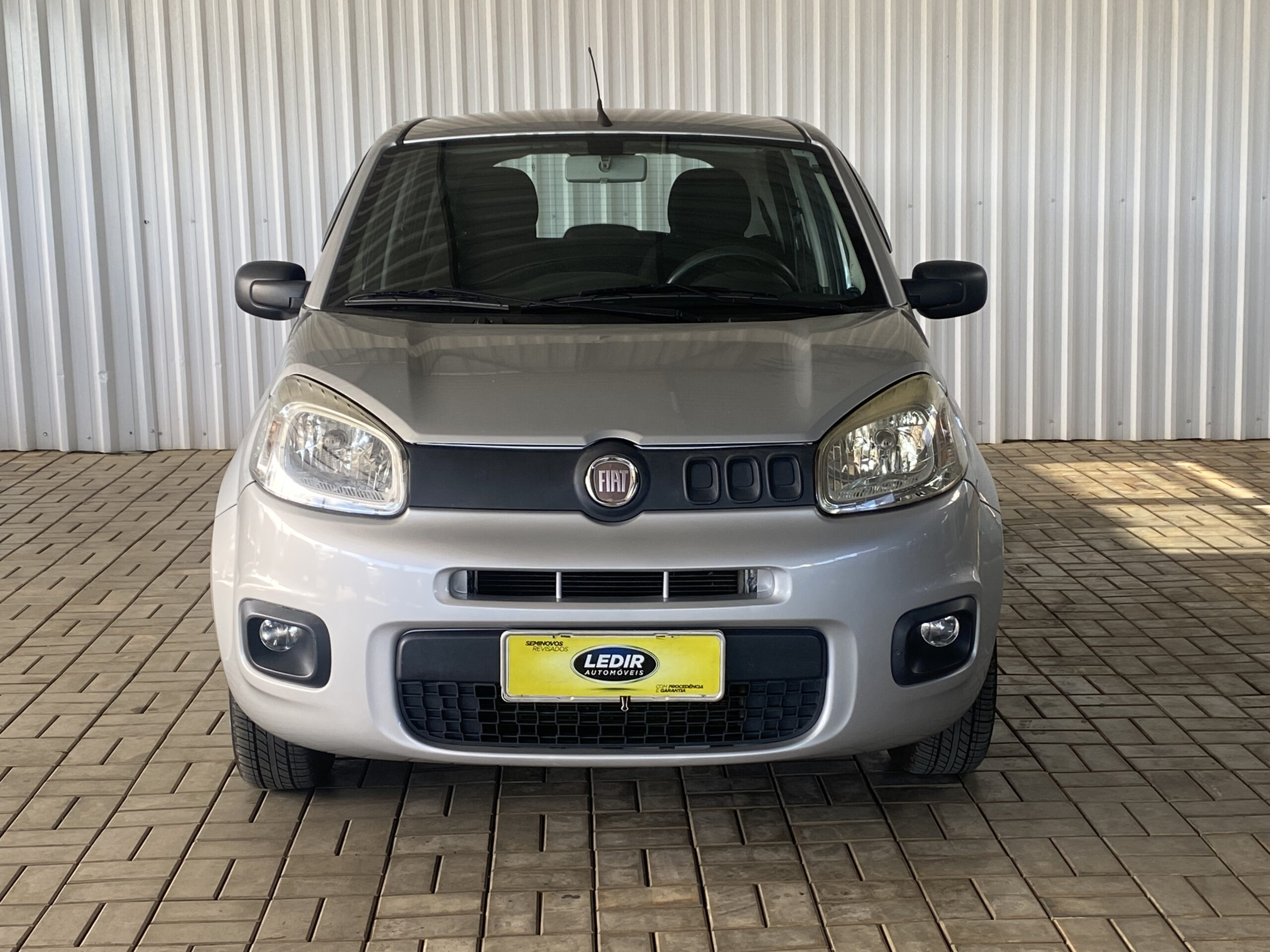 FIAT UNO ATTRACTIVE 1.0 2015 completo