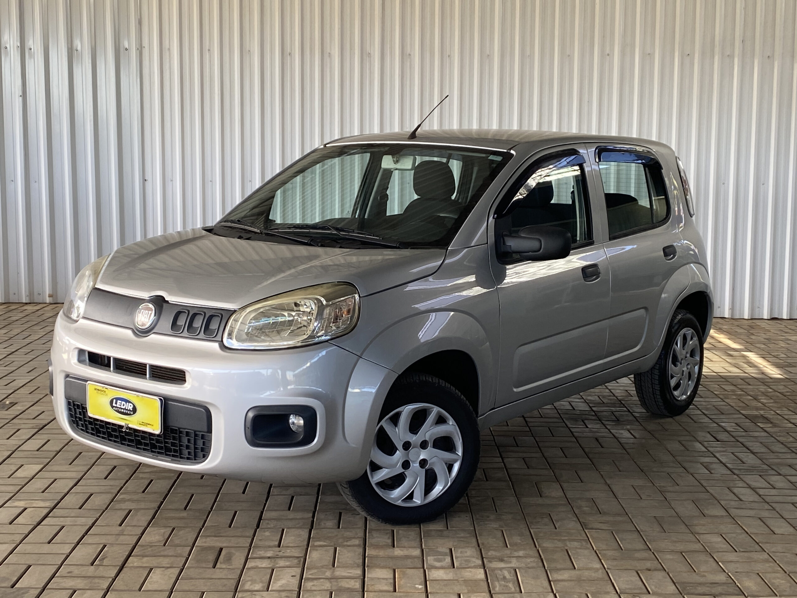 FIAT UNO ATTRACTIVE 1.0 2015 completo