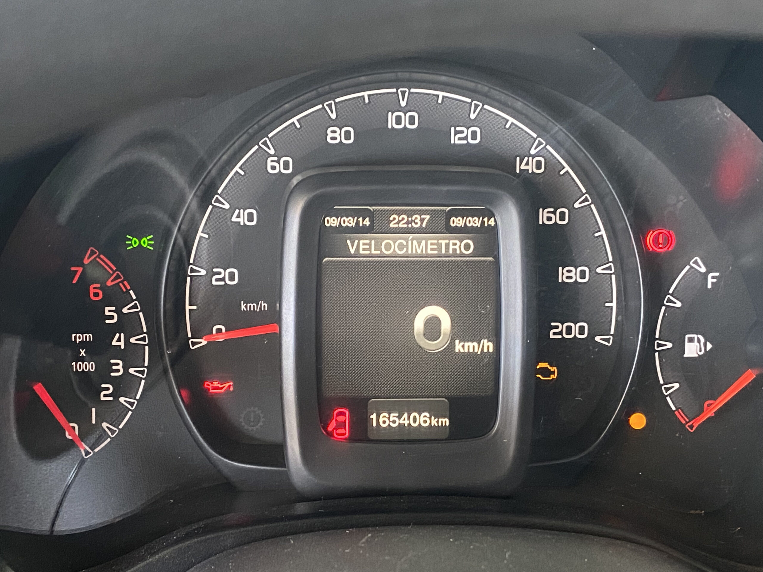 FIAT UNO ATTRACTIVE 1.0 2015 completo