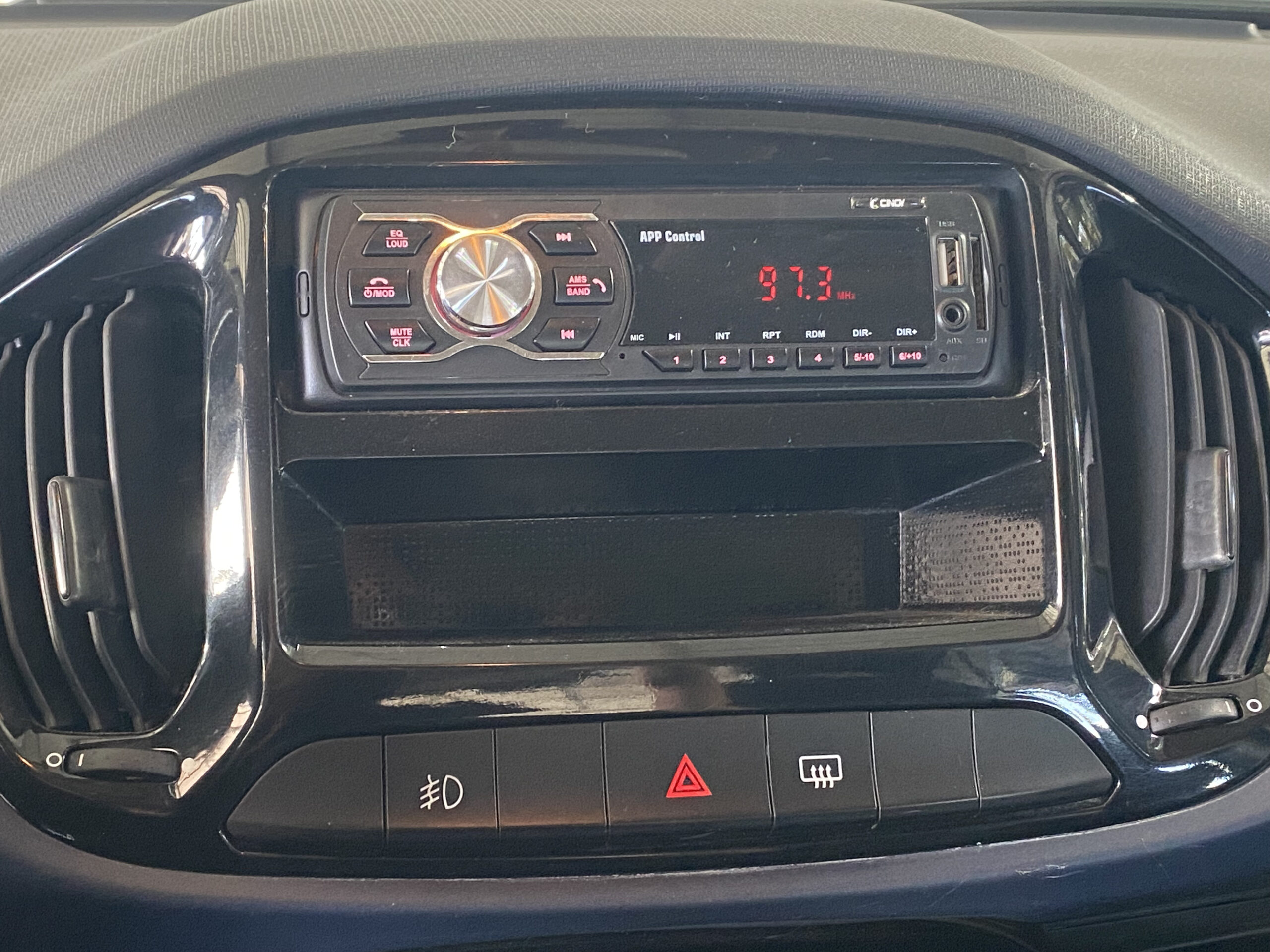 FIAT UNO ATTRACTIVE 1.0 2015 completo