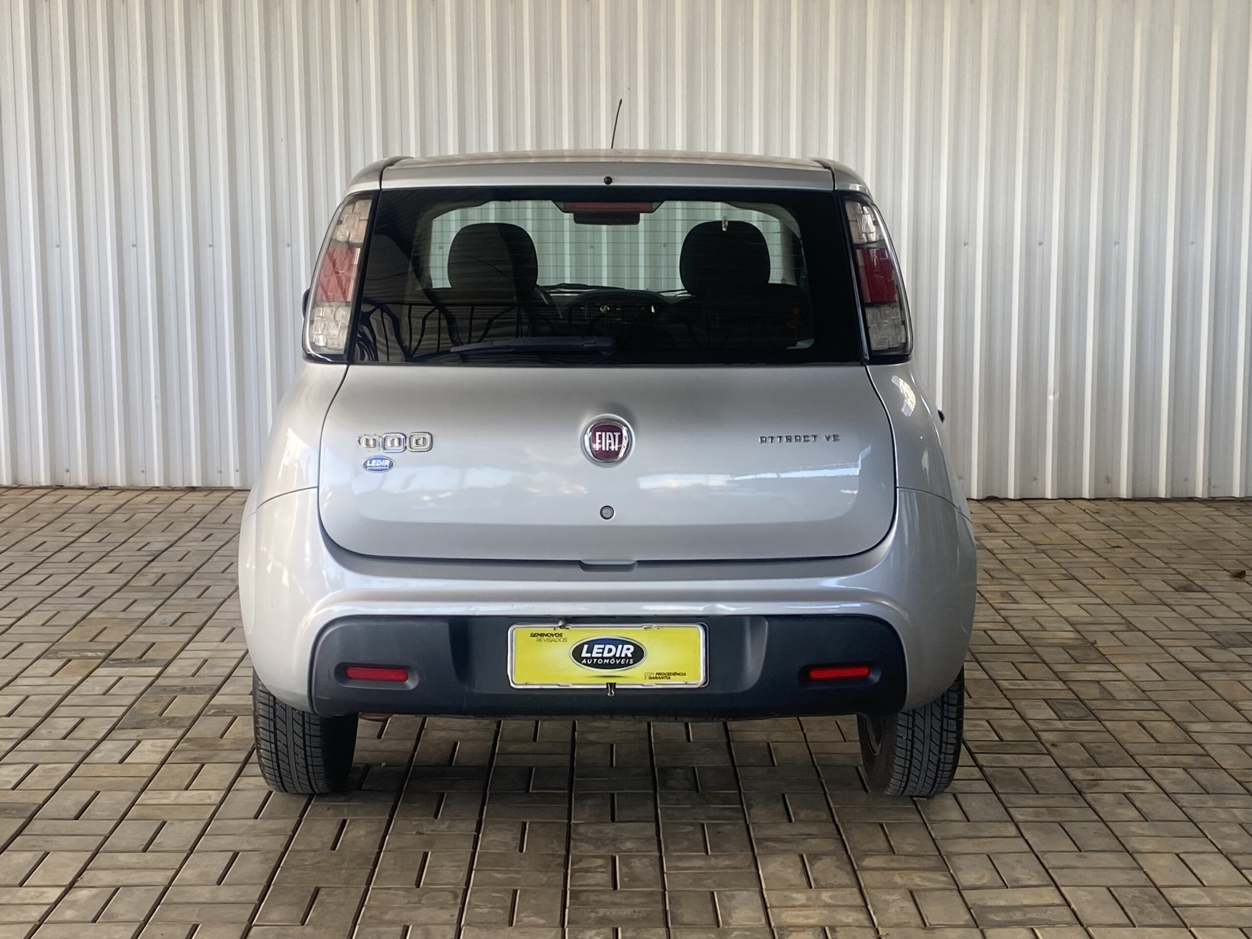 FIAT UNO ATTRACTIVE 1.0 2015 completo
