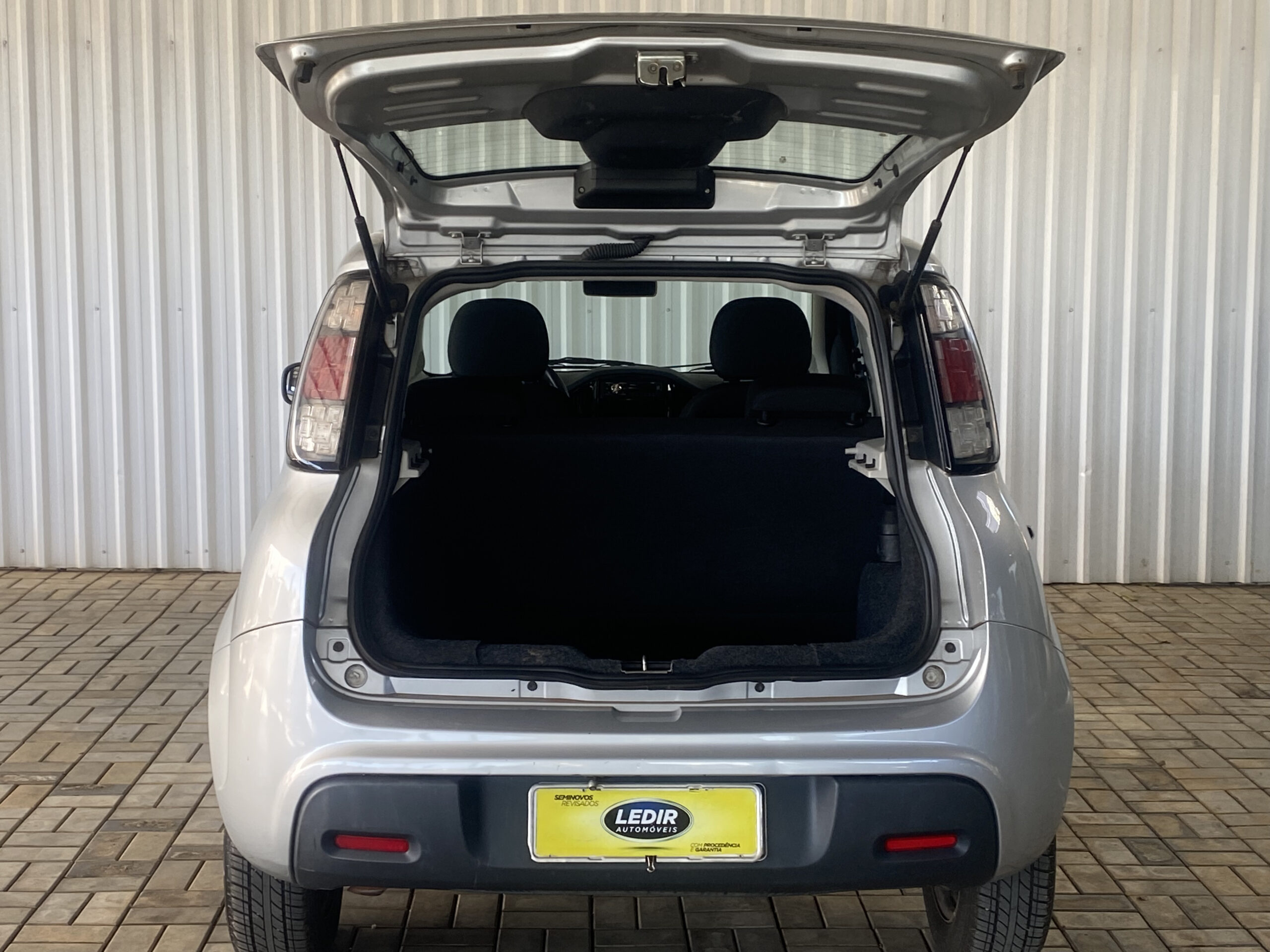 FIAT UNO ATTRACTIVE 1.0 2015 completo