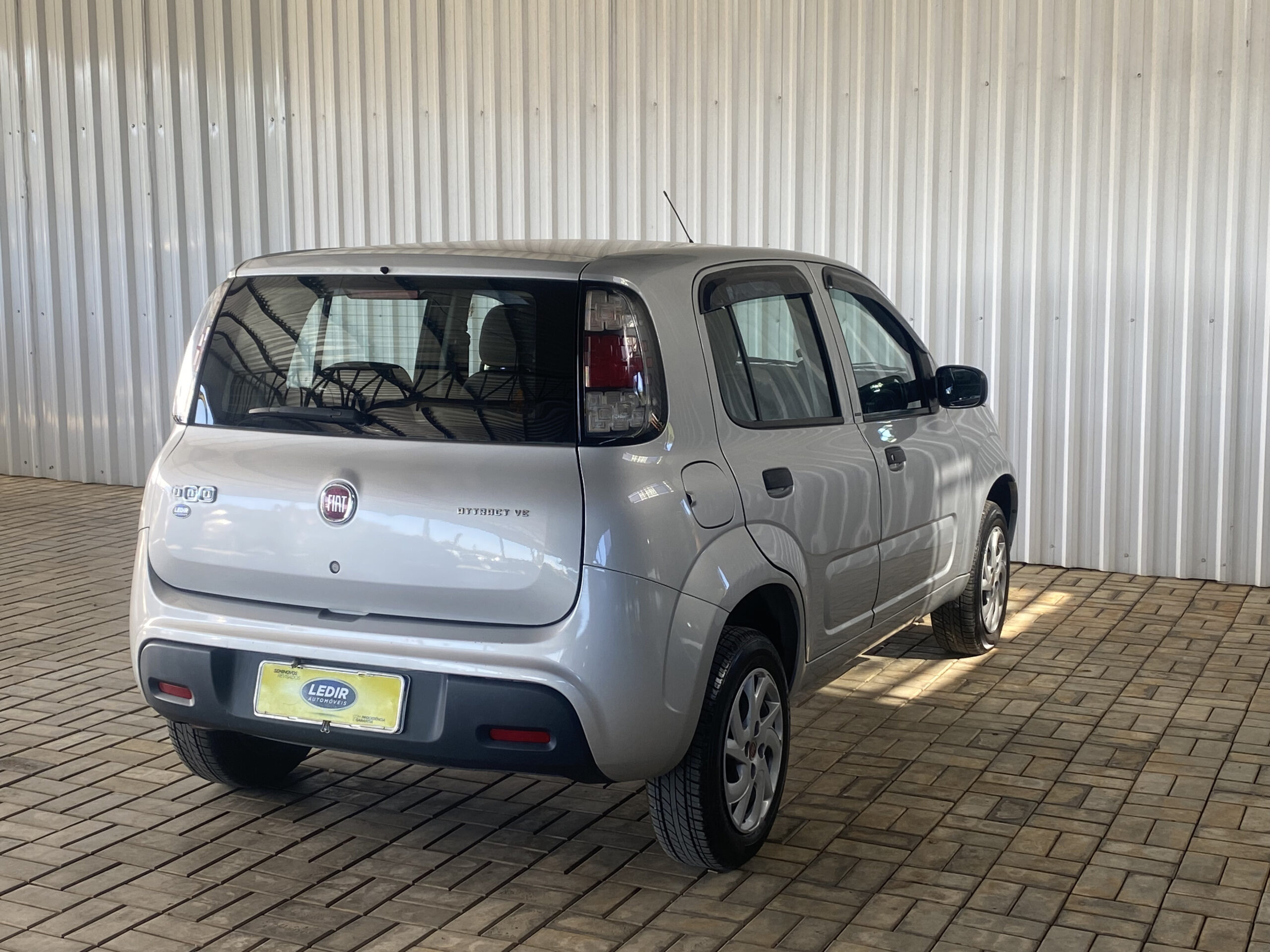 FIAT UNO ATTRACTIVE 1.0 2015 completo