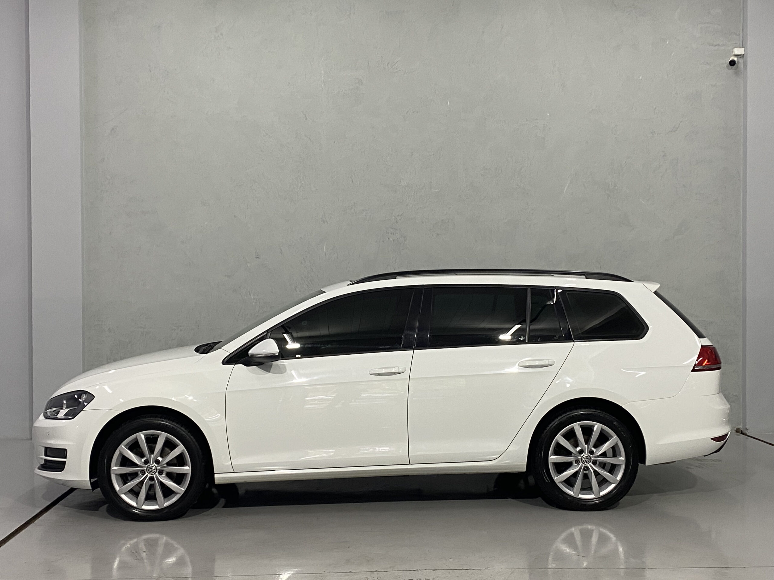 VOLKSWAGEN GOLF VARIANT AUTOMÁTICO CL AA 2016 completo