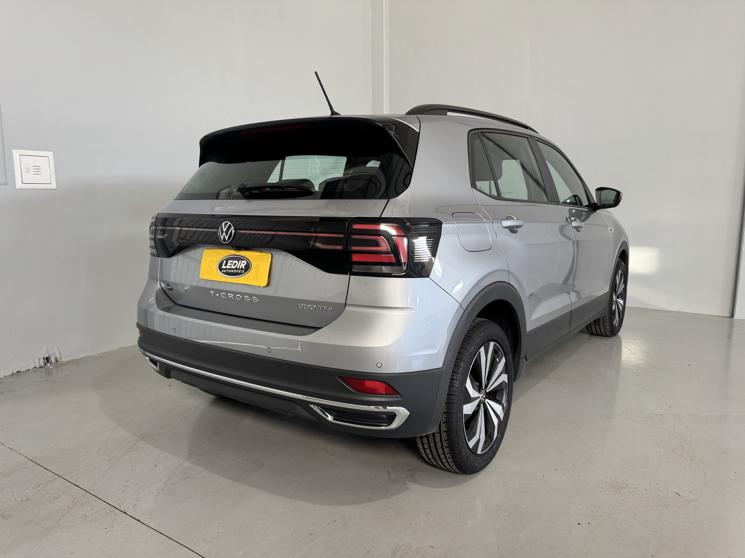 VOLKSWAGEN T-CROSS AUTOMÁTICO CL TSI 2024 completo