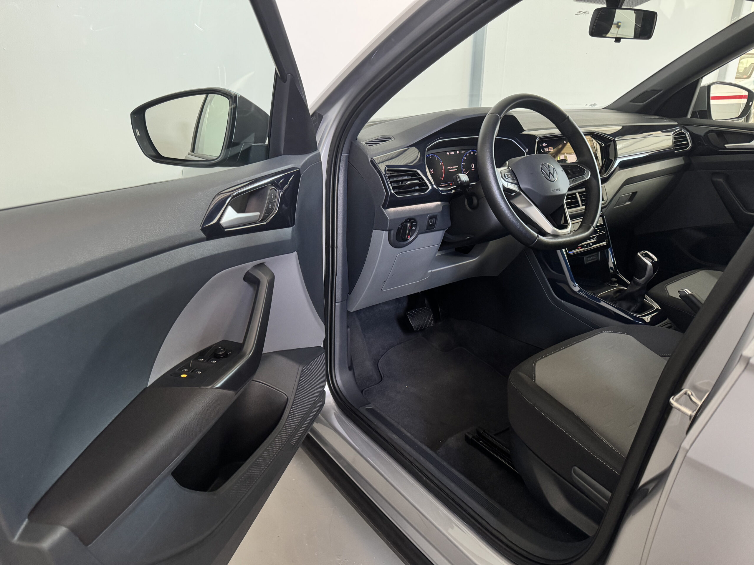 VOLKSWAGEN T-CROSS AUTOMÁTICO CL TSI 2024 completo